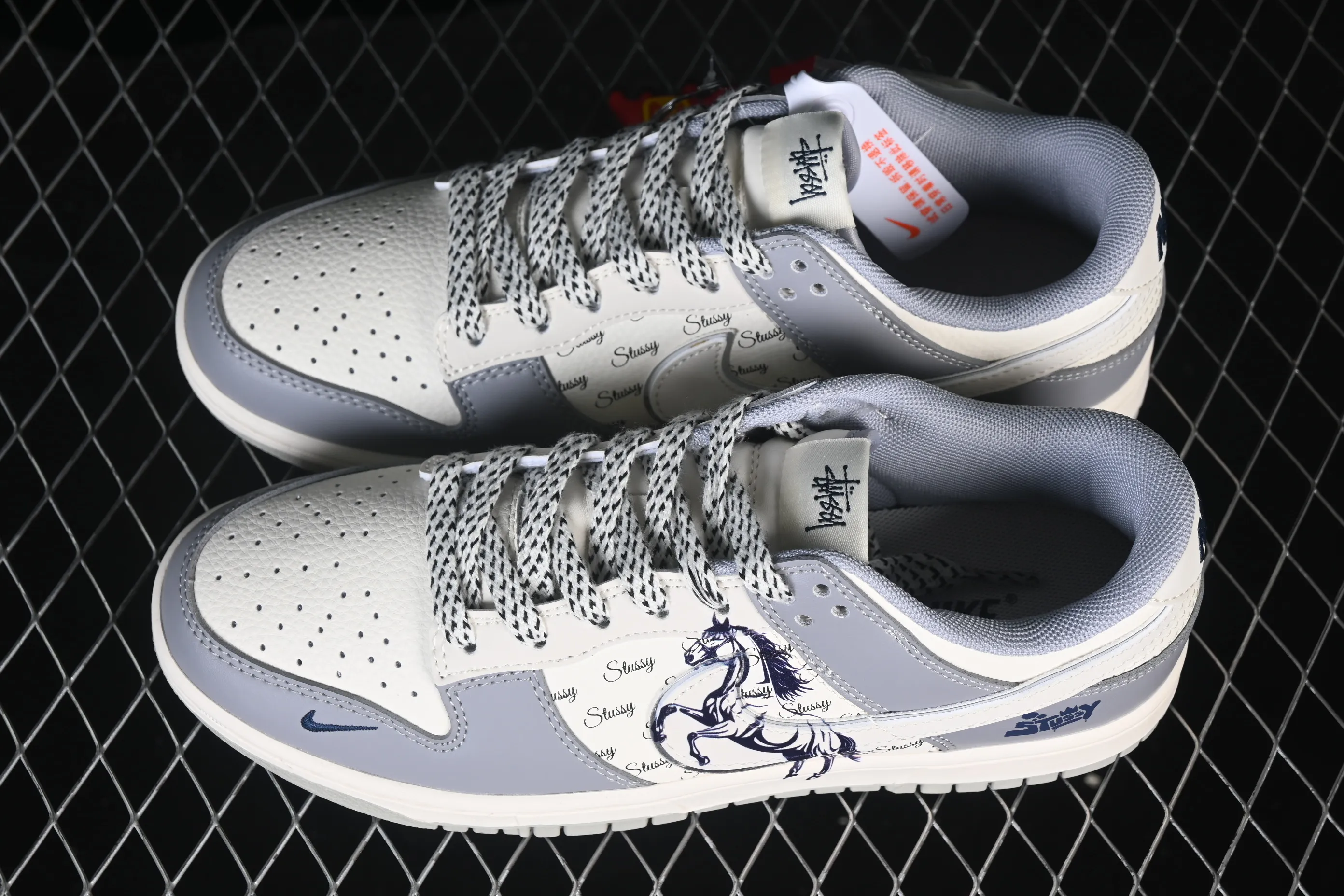 All categories Nk SB Dunk Series Nk SB Dunk Low High-end customized low-top sneakers Nike SB Dunk Low Limited to the Year of the Horse Luma Anniversary high-end customized low-top casual sneakers SD6888-109